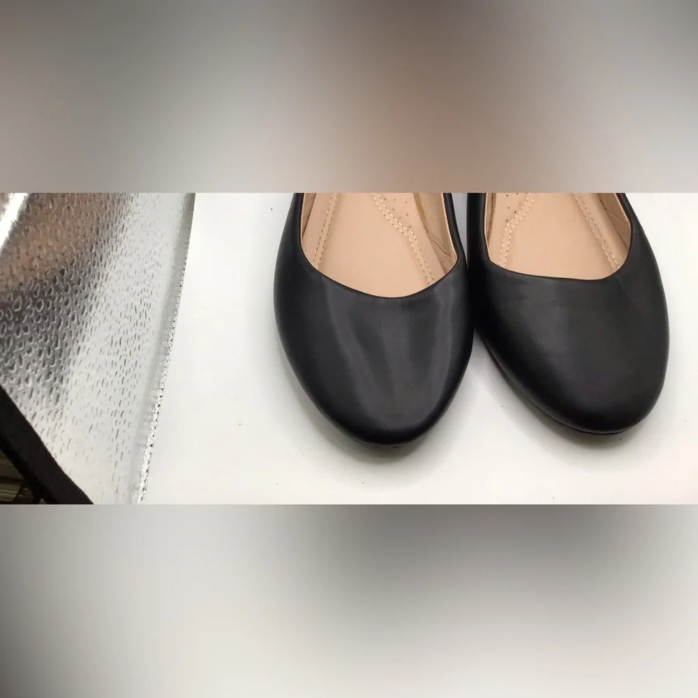 Bella Marie Black Very Comfortable Flats. In size 9